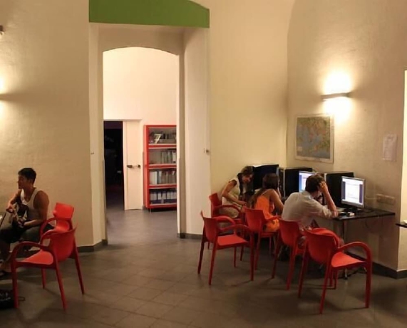 Imagen de los interiores del Hostel Fabric and Club. Foto 17
