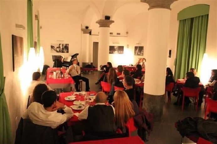 Imagen del bar/restaurante del Hostel Fabric and Club. Foto 8