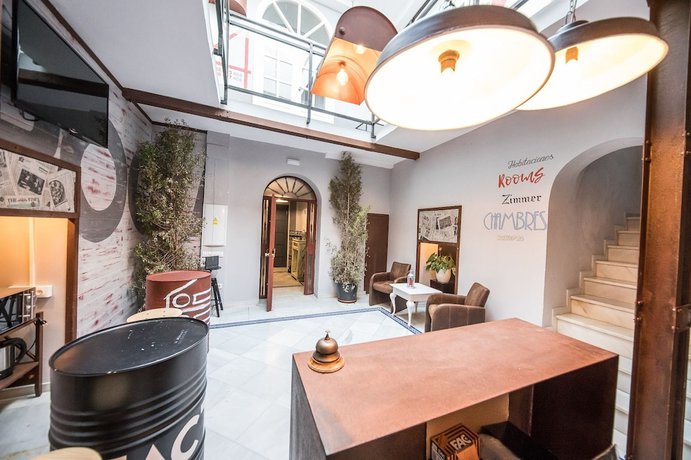 Imagen de los interiores del Hostel Factory Rooms Tarifa -. Foto 9