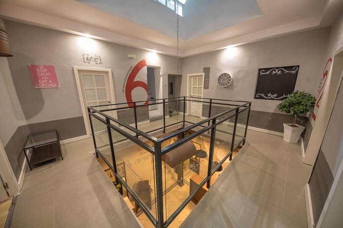 Imagen de los interiores del Hostel Factory Rooms Tarifa -. Foto 10