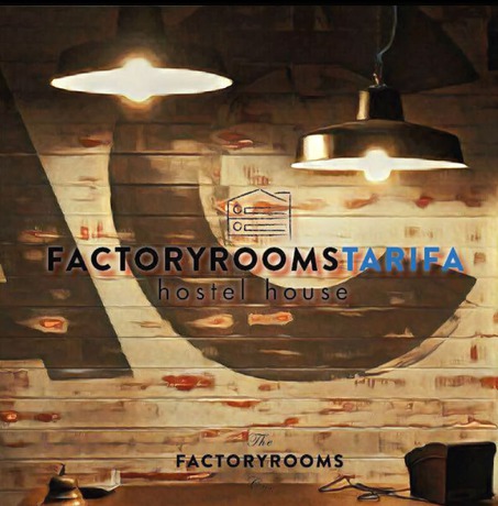 Imagen de los interiores del Hostel Factory Rooms Tarifa -. Foto 11