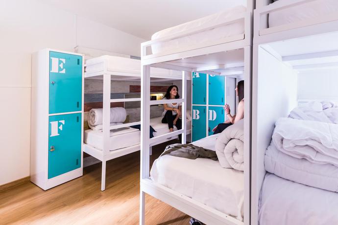 Imagen de la habitación del Hostel Far Home Bernabeu. Foto 2