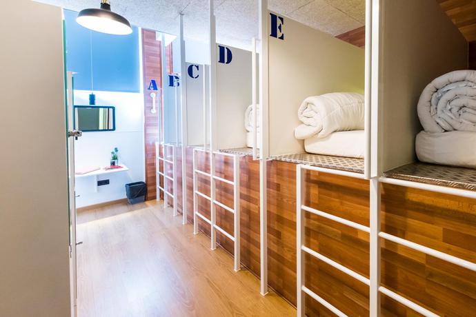 Imagen de la habitación del Hostel Far Home Bernabeu. Foto 3