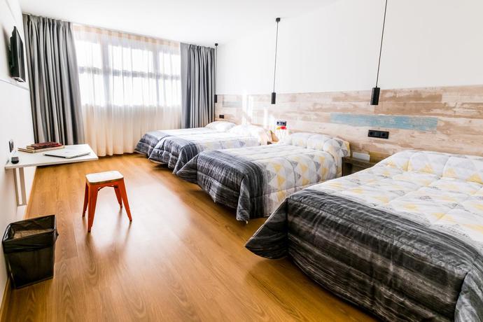 Imagen de la habitación del Hostel Far Home Bernabeu. Foto 4