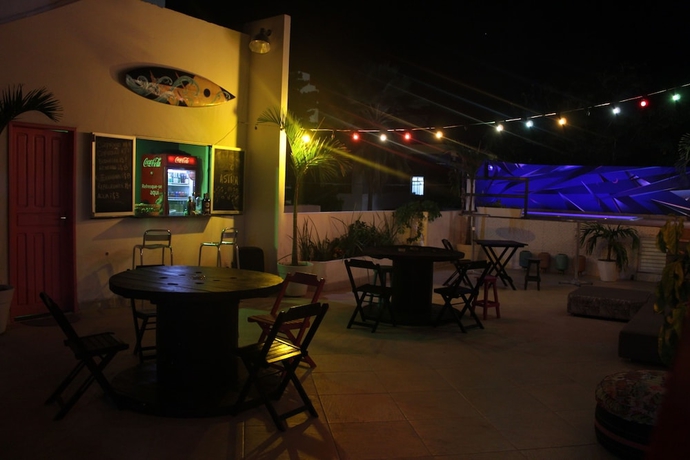 Imagen del bar/restaurante del Hostel Farol Da Barra Suites E. Foto 8