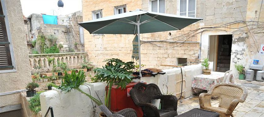 Imagen de los exteriores del Hostel Fauzi Azar By Abraham Hostels. Foto 11