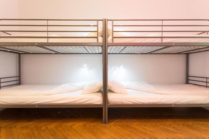 Imagen de la habitación del Hostel First Bucharest. Foto 8