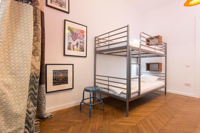 Imagen de la habitación del Hostel First Bucharest. Foto 9