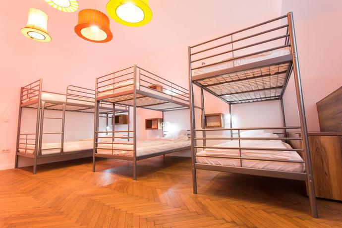 Imagen de la habitación del Hostel First Bucharest. Foto 11
