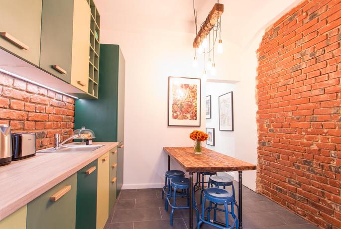 Imagen del bar/restaurante del Hostel First Bucharest. Foto 3