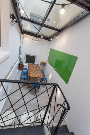 Imagen del bar/restaurante del Hostel First Bucharest. Foto 5