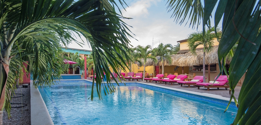Imagen de la piscina del Hostel First Curacao. Foto 13