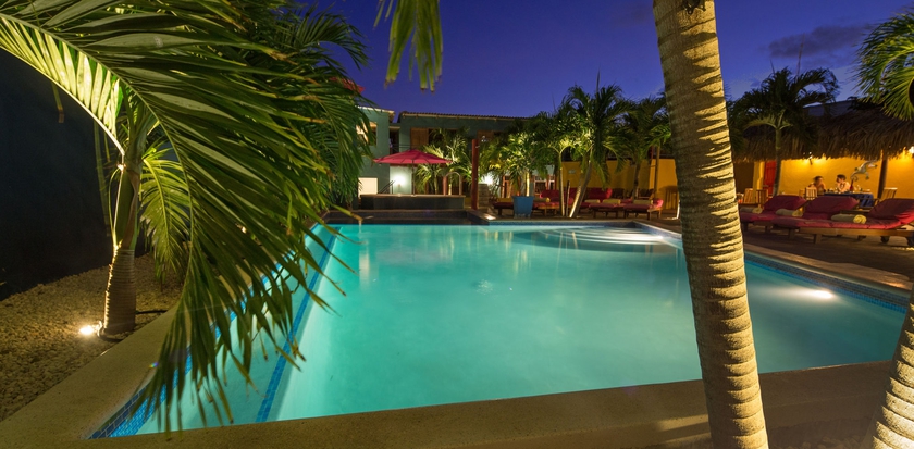 Imagen de la piscina del Hostel First Curacao. Foto 16