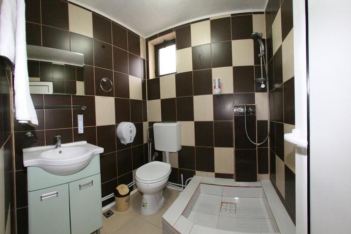 Imagen de los interiores del Hostel Flamingo, Pitesti. Foto 9