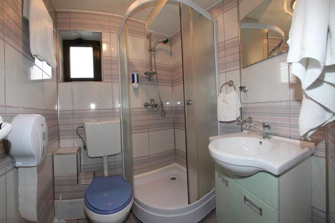 Imagen de los interiores del Hostel Flamingo, Pitesti. Foto 10