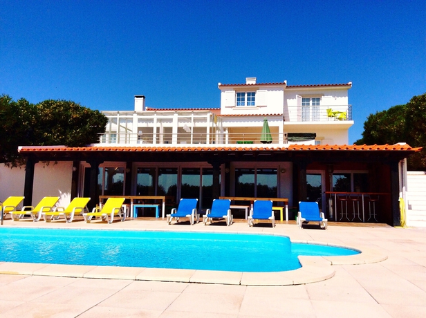 Imagen de la piscina del Hostel Freesurf Camp and. Foto 11