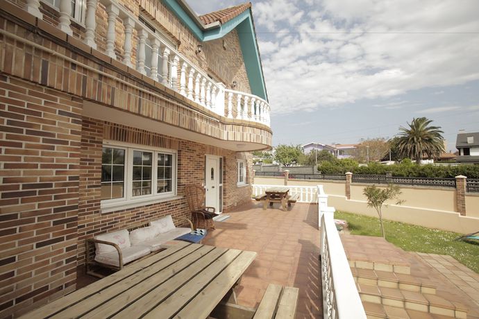 Imagen de los exteriores del Hostel Gijon Surf. Foto 17