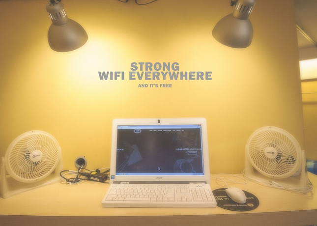 Imagen de los interiores del Hostel Glur Bangkok and Coffee Bar. Foto 15