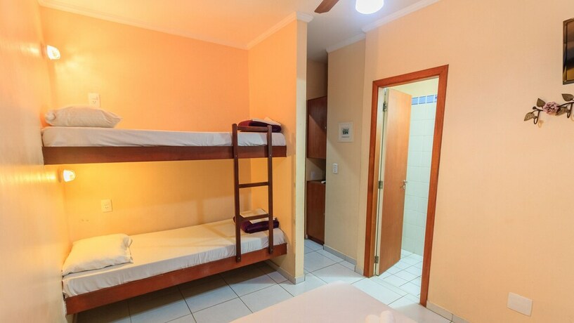 Imagen de la habitación del Hostel Guaruj&aacute;. Foto 34
