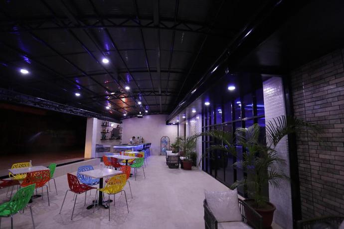 Imagen del bar/restaurante del Hostel HALFWAY HOUSE - MACTAN CEBU AIRPORT. Foto 5