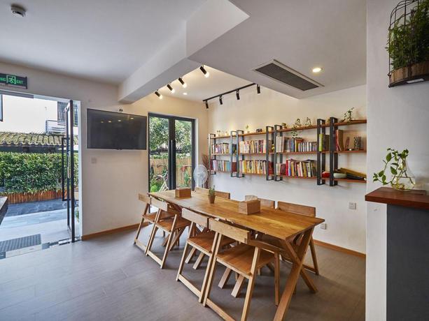 Imagen de los interiores del Hostel Hangzhou Yueshang Yunshe Boutique. Foto 8