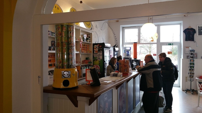 Imagen de los interiores del Hostel Happygolucky Hotel and. Foto 19