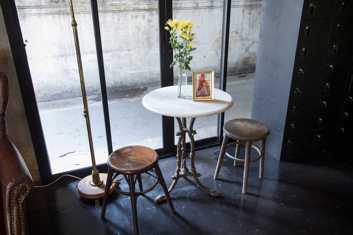 Imagen de los interiores del Hostel Here, Bangkok. Foto 19