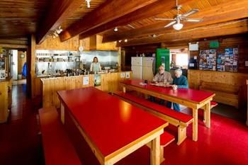 Imagen del bar/restaurante del Hostel Hi-kananaskis. Foto 2