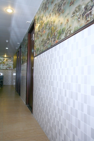 Imagen de los interiores del Hostel H.k Commercial Inn. Foto 13