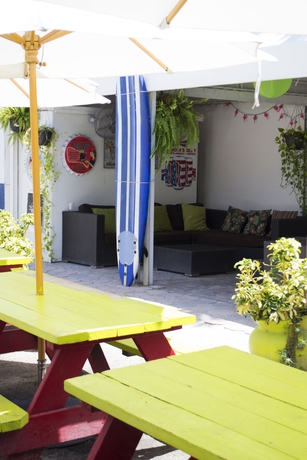 Imagen del bar/restaurante del Hostel Hollywood Beach Suites. Foto 3