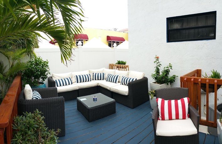 Imagen de los exteriores del Hostel Hollywood Beach Suites. Foto 14