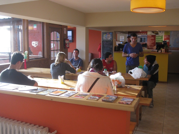 Imagen de los interiores del Hostel Inn Bariloche. Foto 13