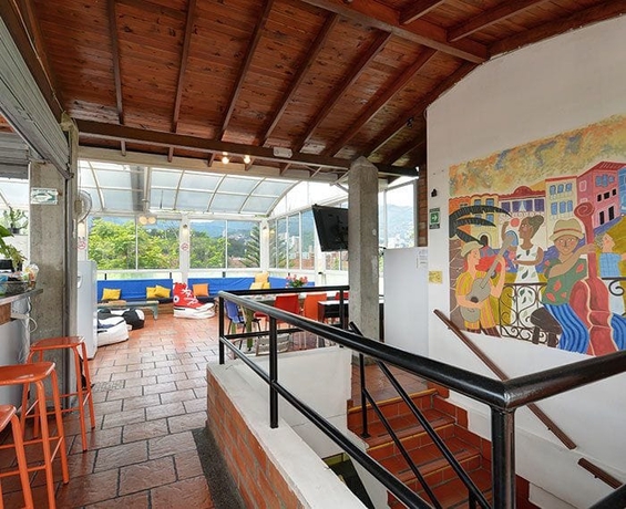 Imagen de los interiores del Hostel International House Medellin -. Foto 5