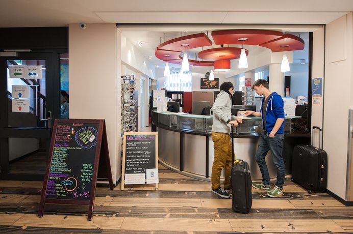 Imagen de los interiores del Hostel Jacques Brel Youth. Foto 7