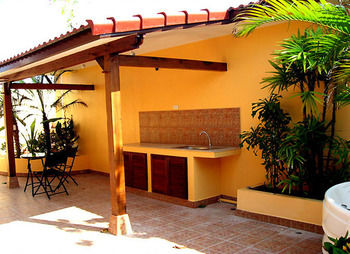 Imagen de los exteriores del Hostel Jomtien. Foto 16