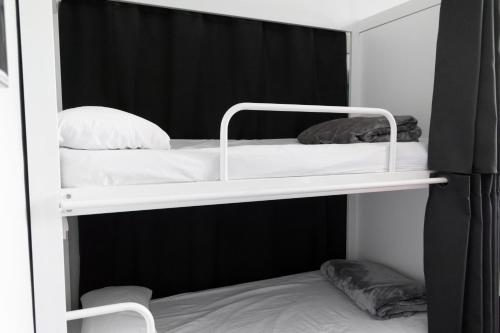 Imagen de la habitación del Hostel Kabul Party Barcelona. Foto 3