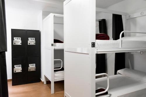 Imagen de la habitación del Hostel Kabul Party Barcelona. Foto 4