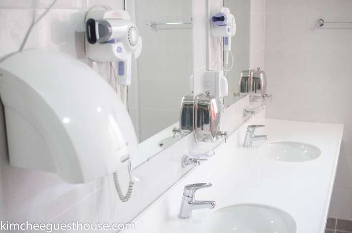 Imagen de la habitación del Hostel Kimchee Busan Downtown Guesthouse -. Foto 10