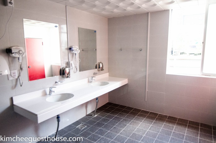 Imagen del bar/restaurante del Hostel Kimchee Busan Downtown Guesthouse -. Foto 5