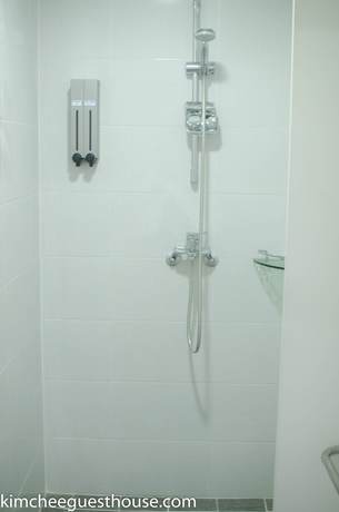 Imagen del bar/restaurante del Hostel Kimchee Busan Downtown Guesthouse -. Foto 8