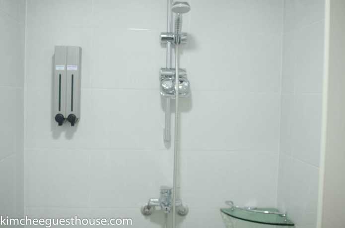 Imagen del bar/restaurante del Hostel Kimchee Busan Downtown Guesthouse -. Foto 9