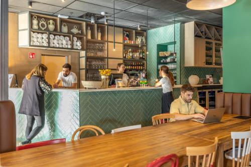 Imagen de los interiores del Hostel LATROUPE Grand Place. Foto 15