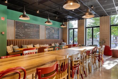 Imagen de los interiores del Hostel LATROUPE Grand Place. Foto 16