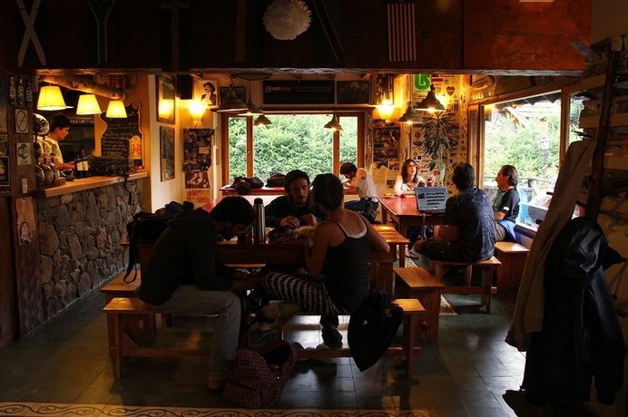Imagen del bar/restaurante del Hostel La Angostura. Foto 3