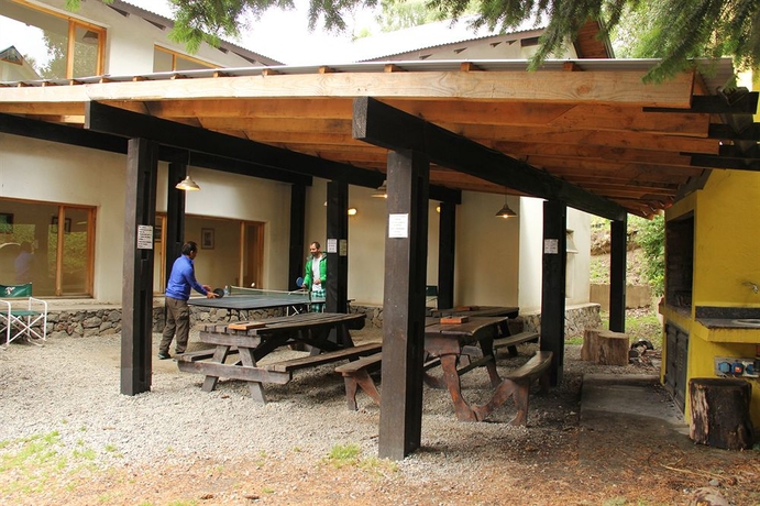 Imagen de los exteriores del Hostel La Angostura. Foto 12
