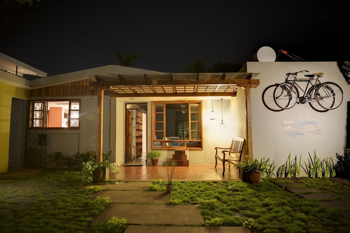 Imagen de los exteriores del Hostel La Bicicleta Hostal -. Foto 15