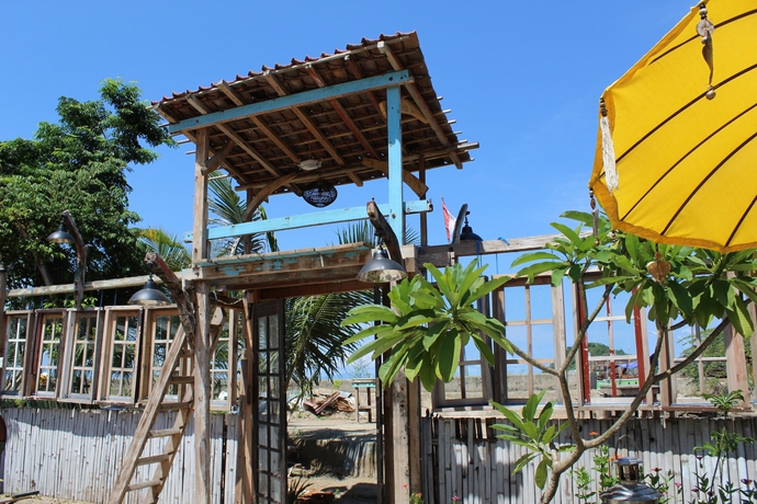 Imagen de los exteriores del Hostel La Boheme Bajo -. Foto 7