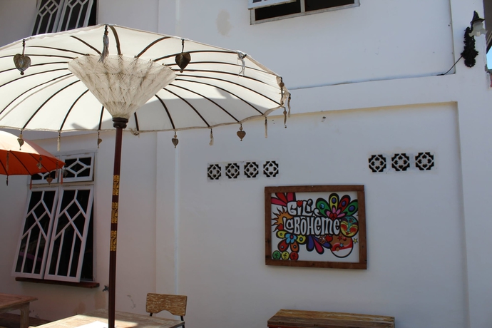 Imagen de los exteriores del Hostel La Boheme Bajo -. Foto 8