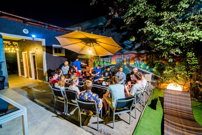 Imagen de los exteriores del Hostel La Chimba. Foto 9