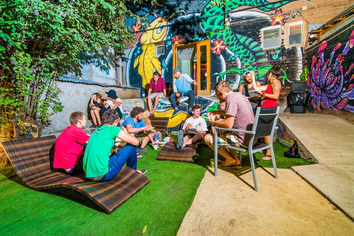 Imagen de los exteriores del Hostel La Chimba. Foto 10
